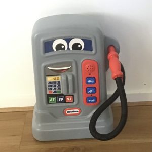 A002: Little Tikes Petrol Pump