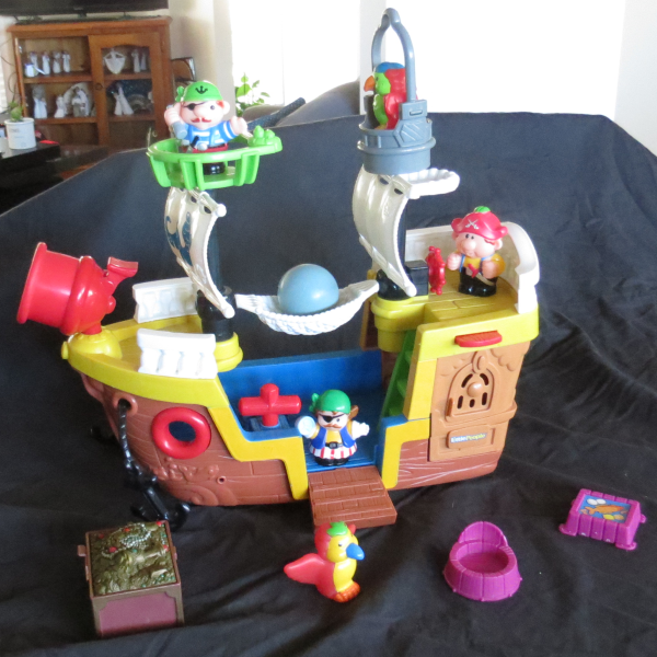 C031: Fisher Price Little People Pirate Ship