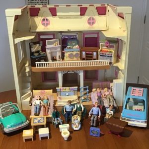 E005: Foldable Dolls House