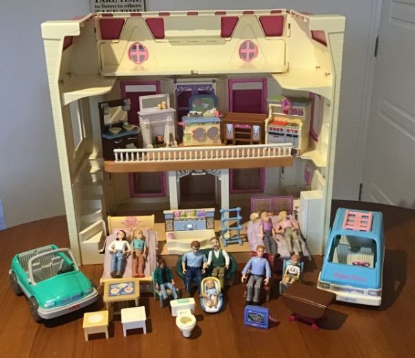 E005: Foldable Dolls House