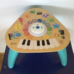M012: Baby Einstein Table