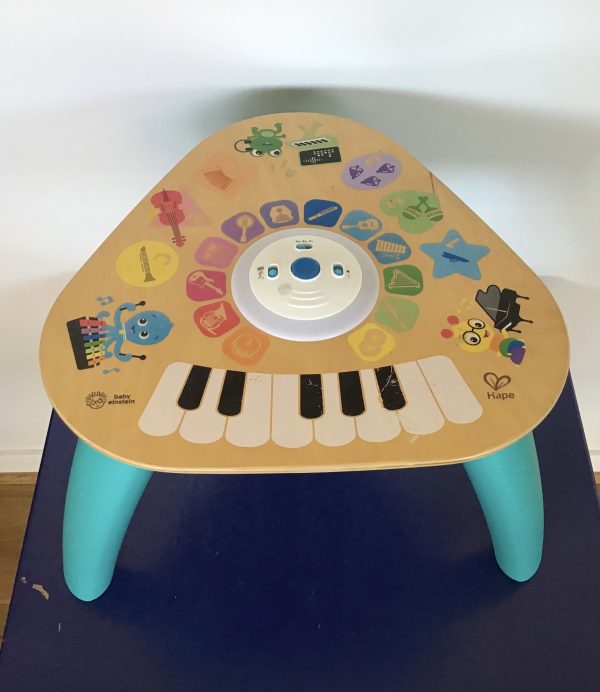 M012: Baby Einstein Table