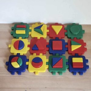P090: Snap and Play Geometric Puzzle