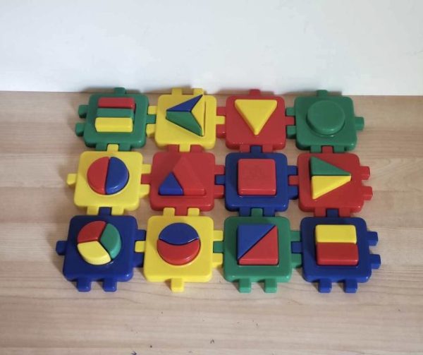 P090: Snap and Play Geometric Puzzle