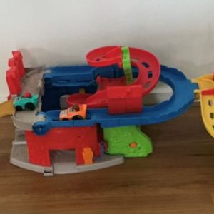 V048 :  Little People Sit N' Stand Raceway